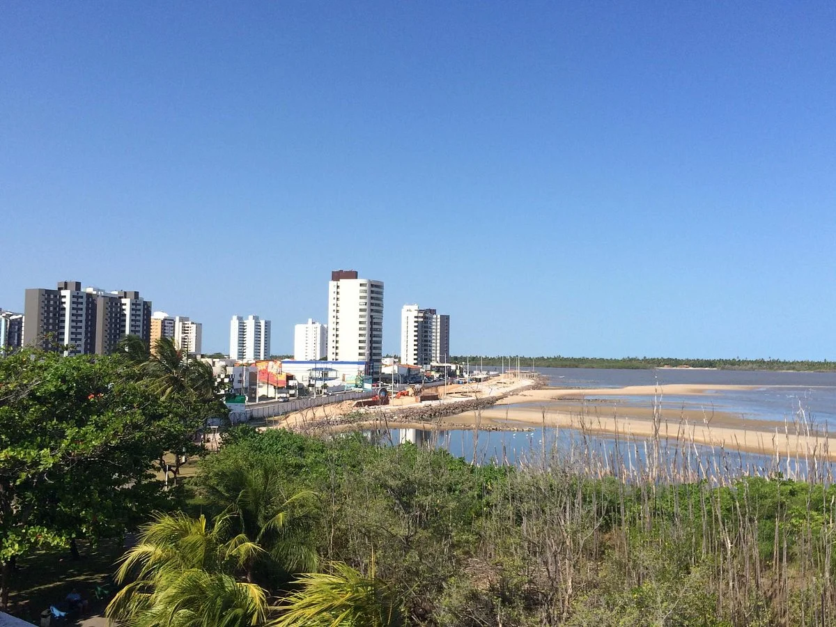 13 de Julho Promenade and viewing tower