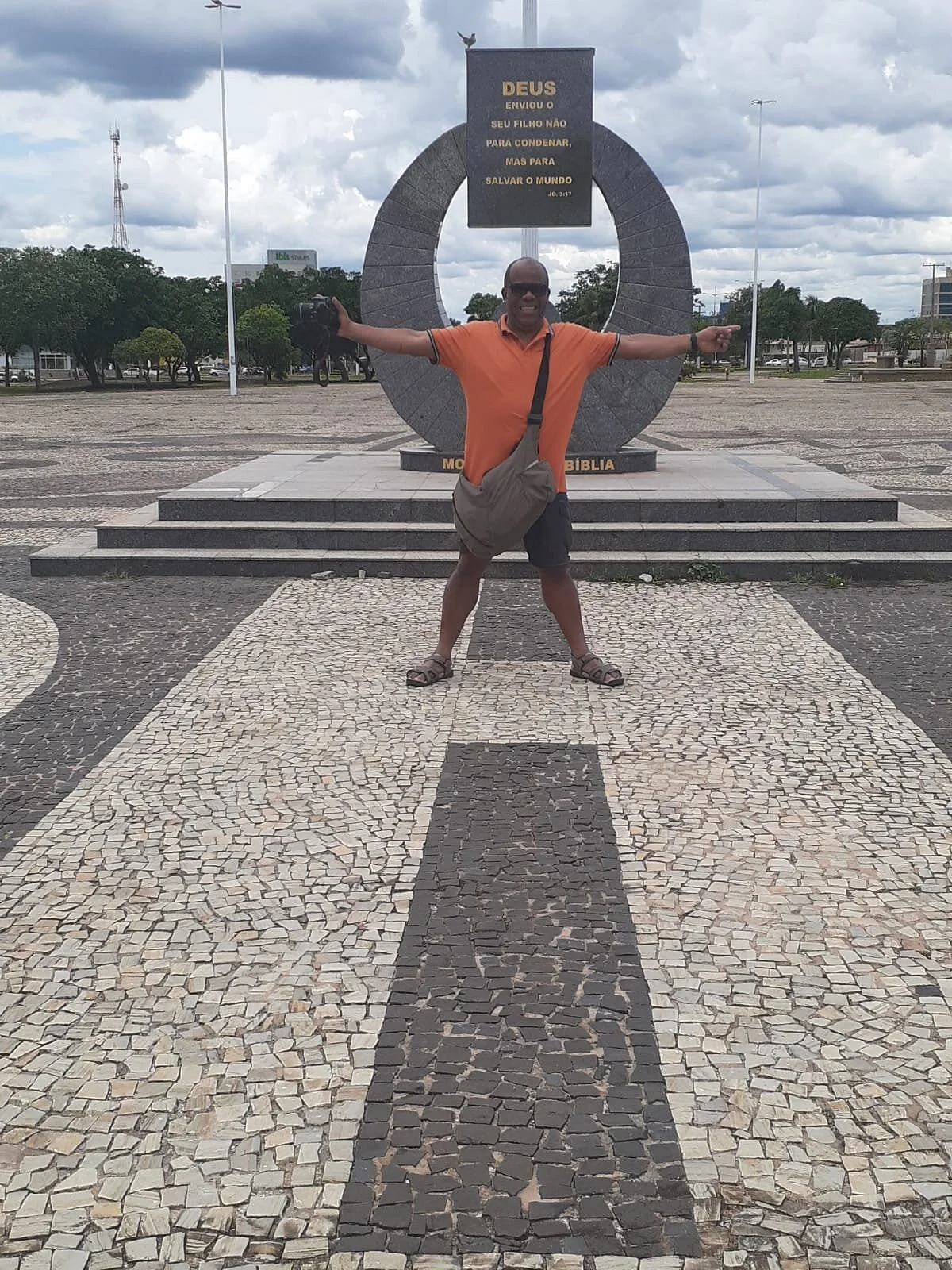 Monumento a Biblia