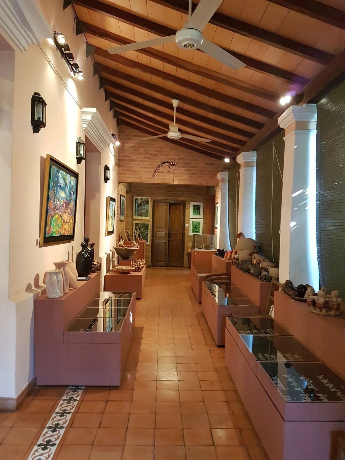Centro cultural Del Lago