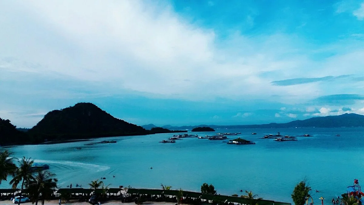 Sari Ringgung Beach