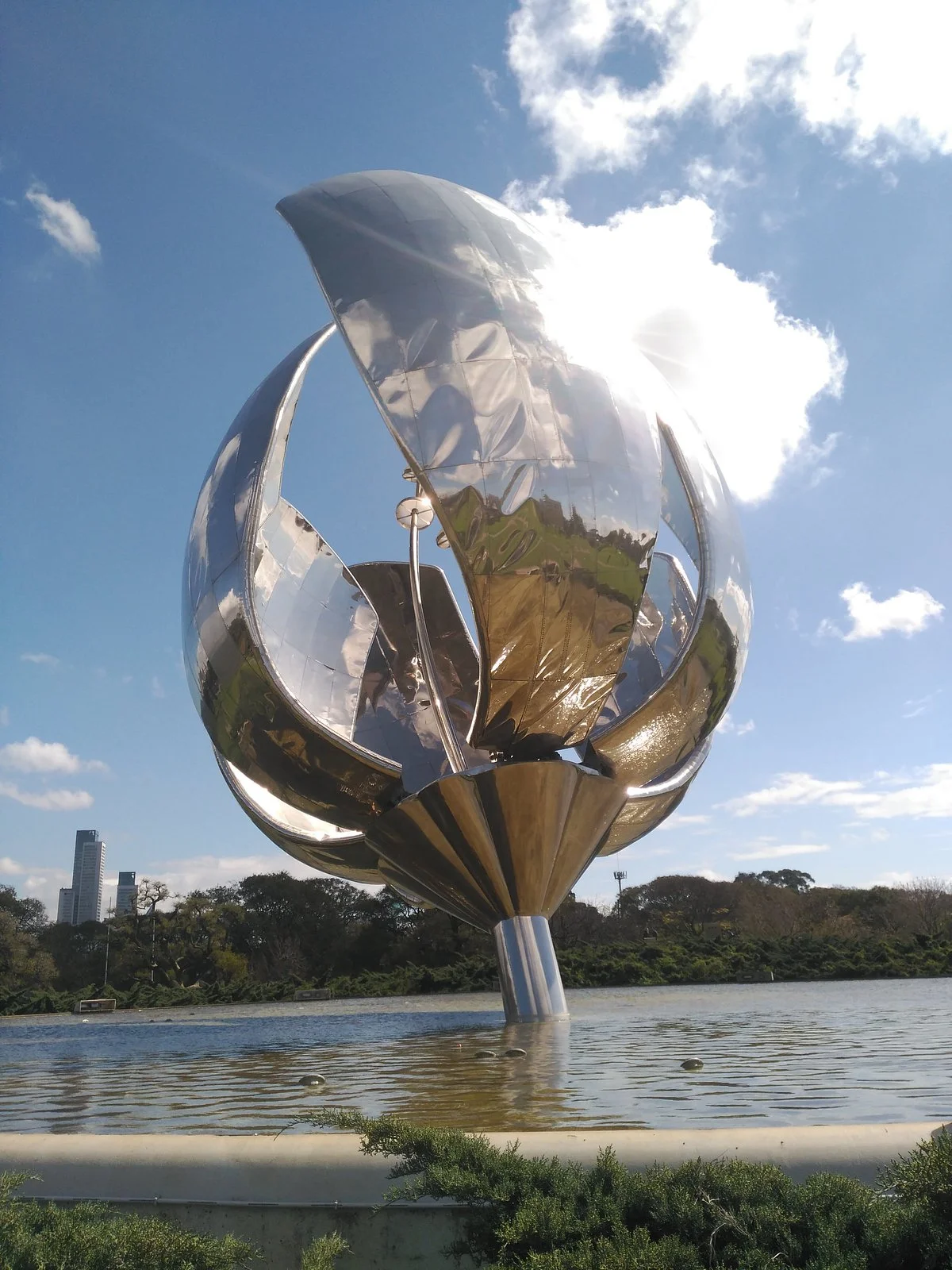 Floralis Generica