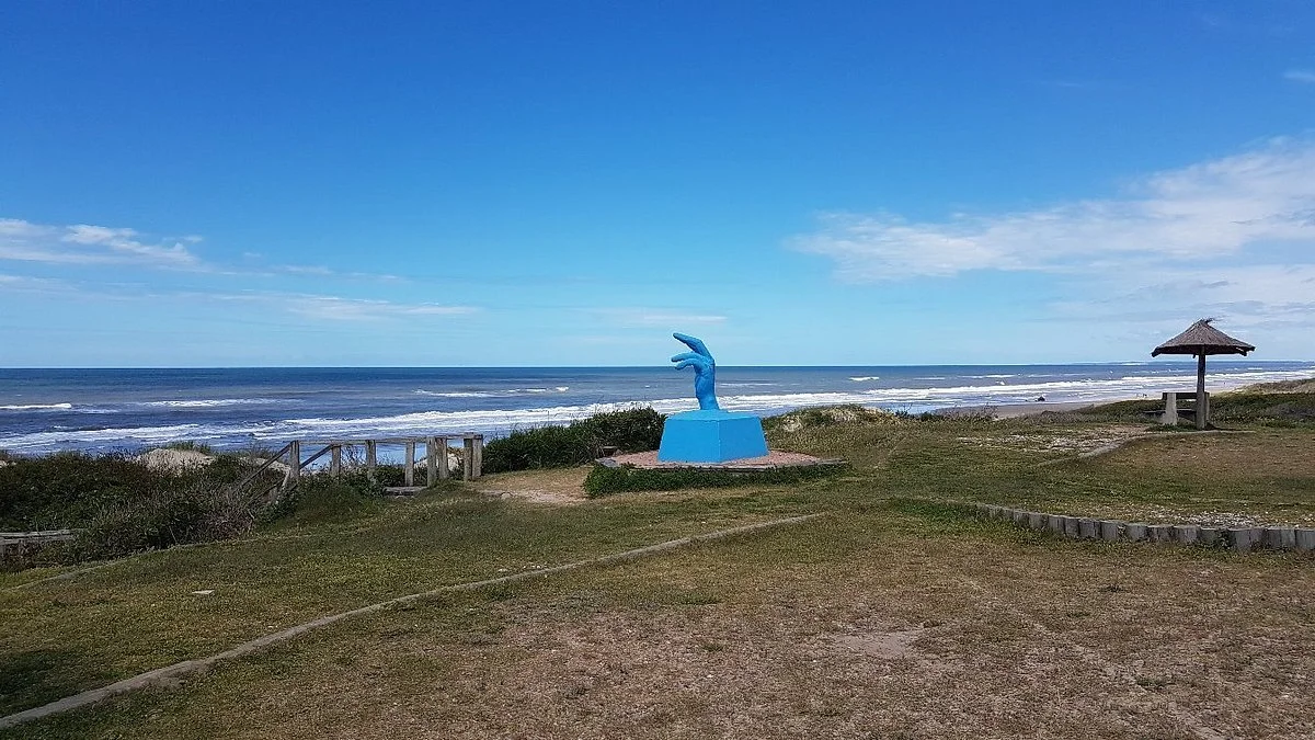 Monumento La Mano de Alberti