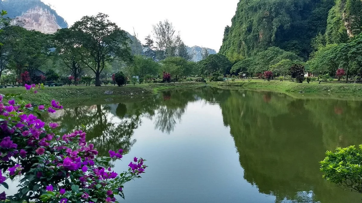 Kek Lok Tong Cave Temple and Zen Gardens