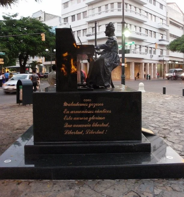 Escultura Ana Villamil Ycaz