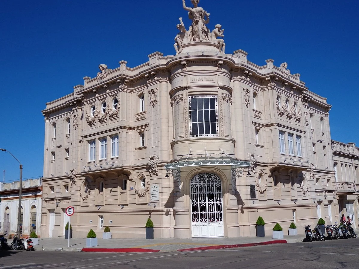 Teatro Miguel Young