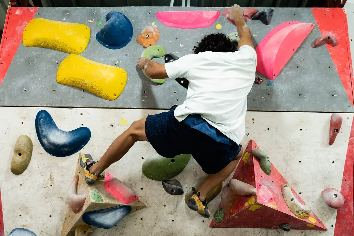 La Cueva Boulder