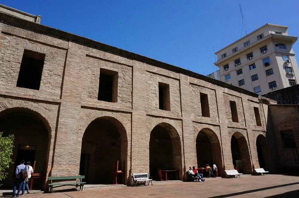La Manzana de Las Luces