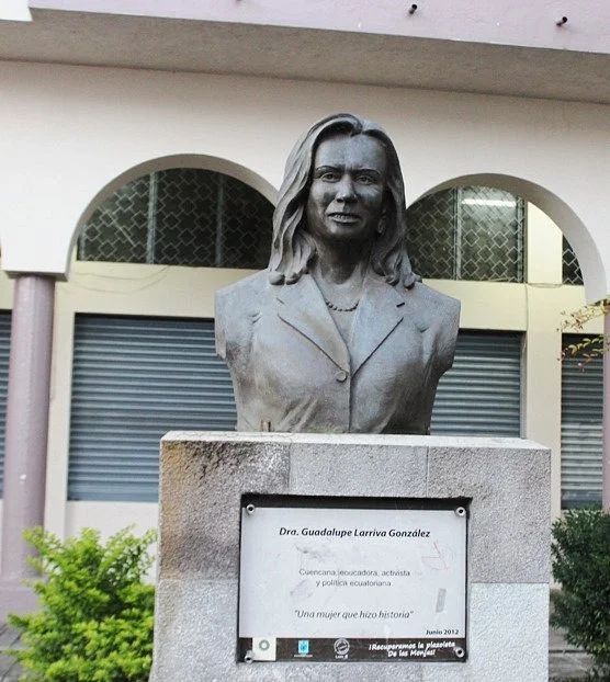 Monumento a Guadalupe Larriva Gonzalez