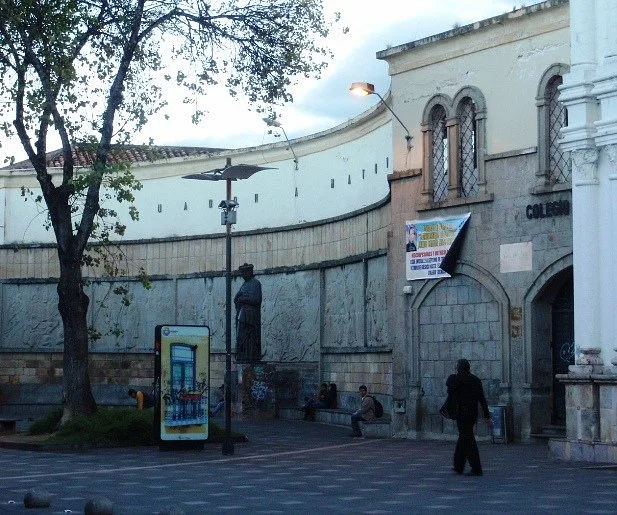 Monumento a Don Julio Maria Matovelle