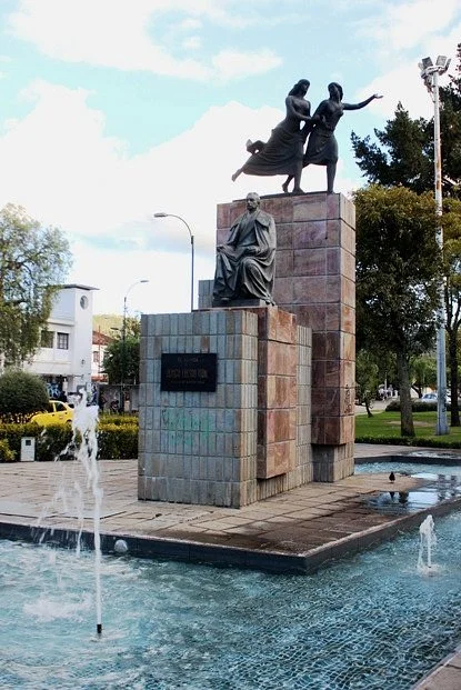 Monumento a Remigio Crespo Toral