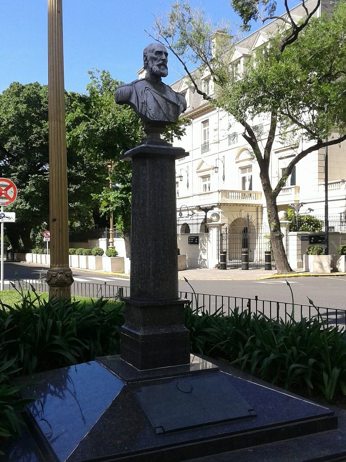 Plazoleta Gelly y Obes