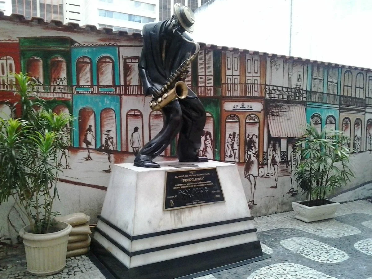 Estatua Pixinguinha