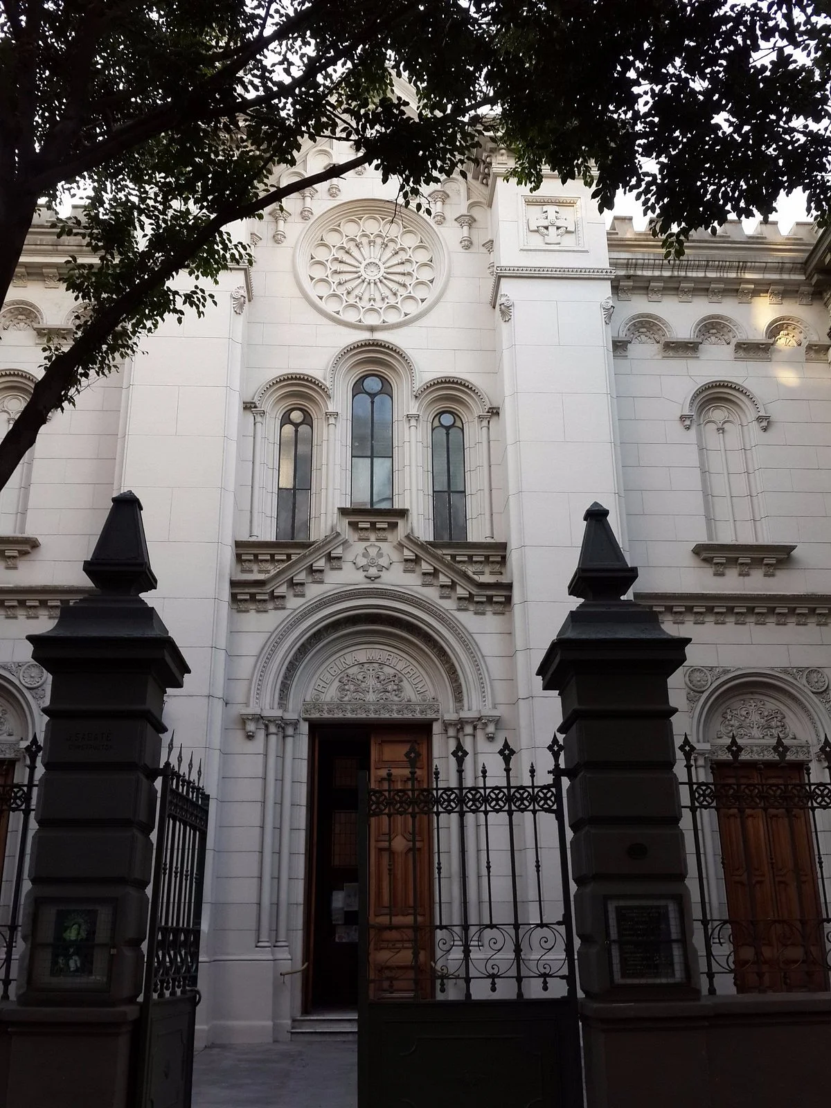 Iglesia Regina Martyrum