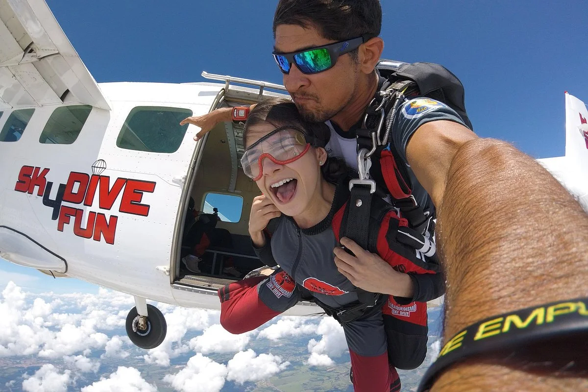 Sky Jump Paraquedismo Skydive