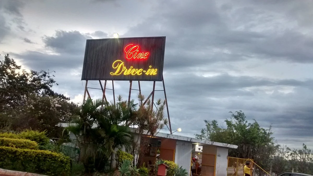 Cine Drive-In