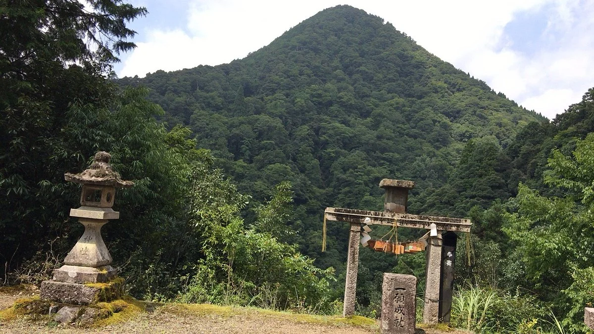 Moto Isenaigu Kotai Shrine