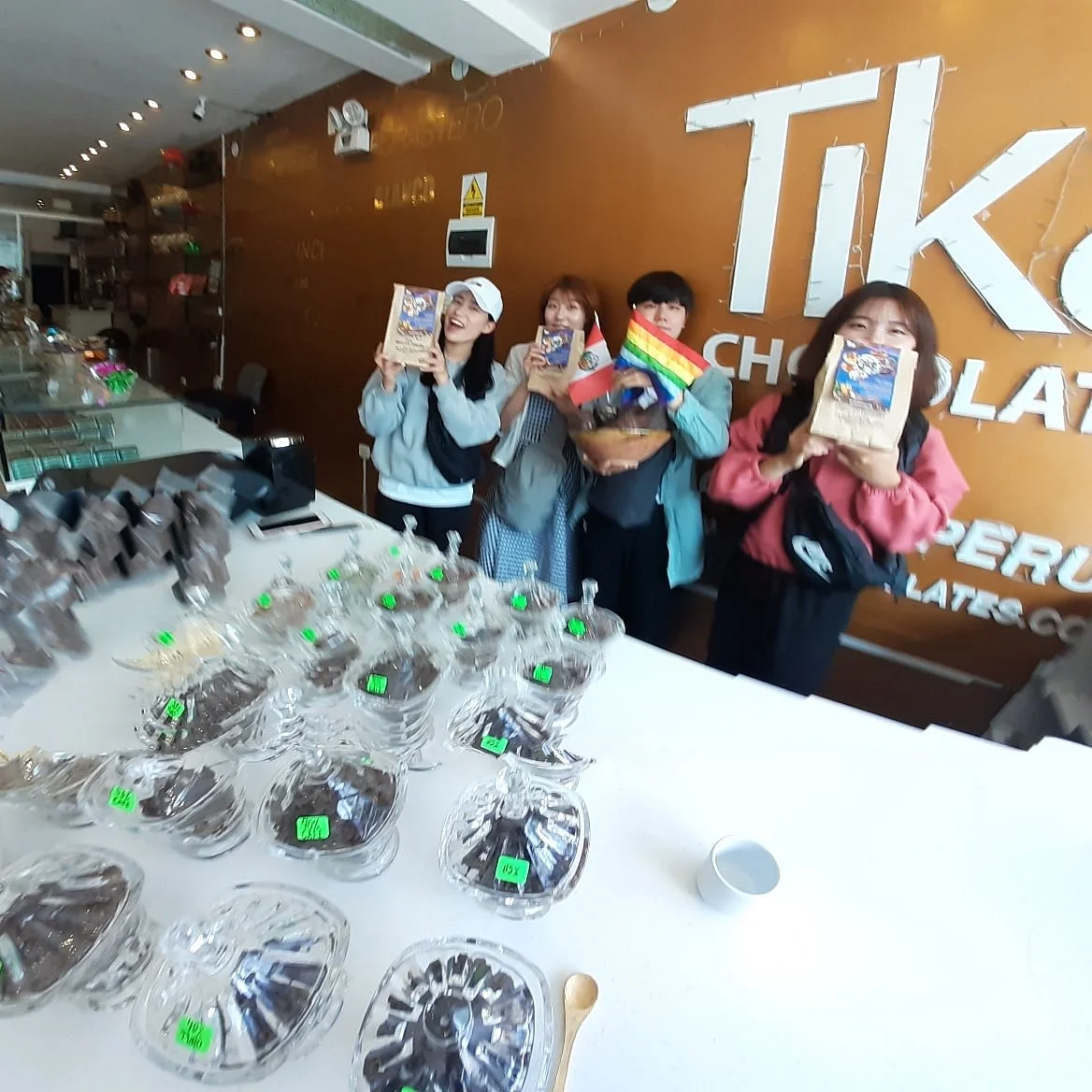 Tika Chocolates Av El sol