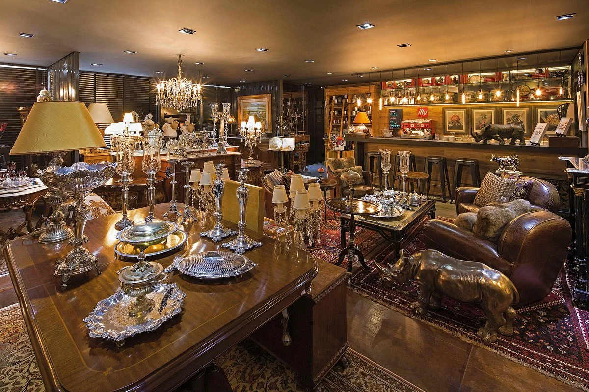 Rhino Antiquario & Cafe