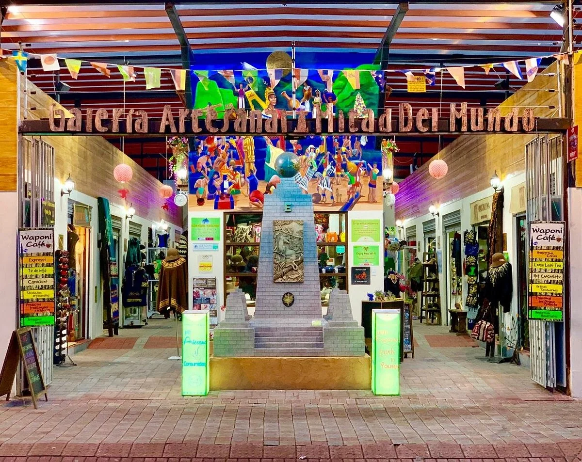 Galeria Artesanal Mitad Del Mundo