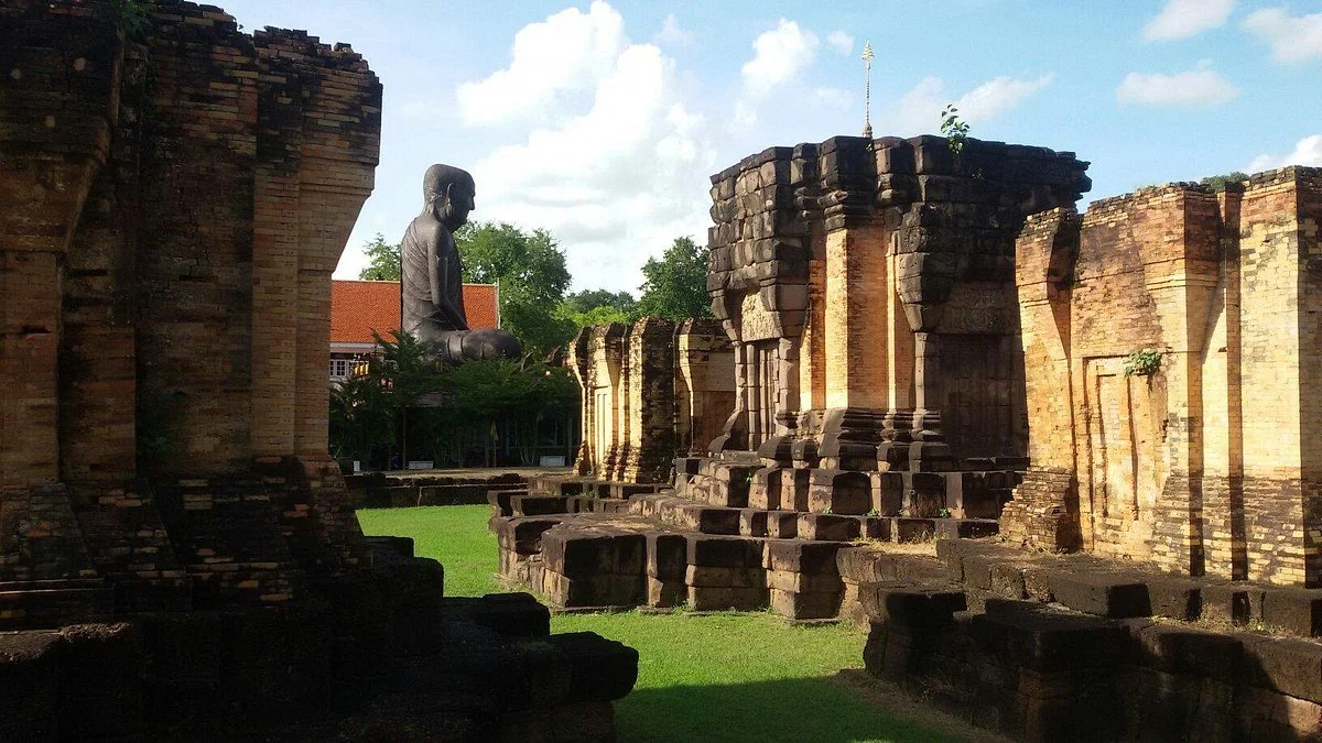 Prasat Hin Wat Sa Khampaeng Yai