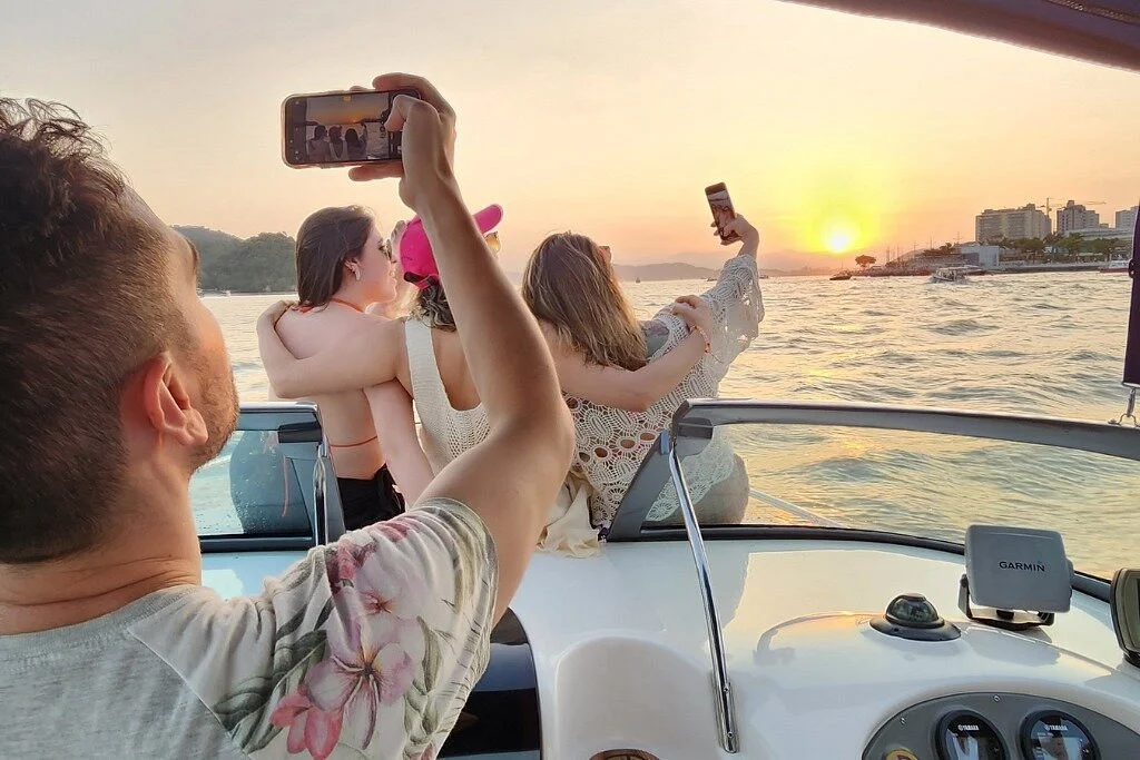 Passeio de Lancha YOLO Guarujá