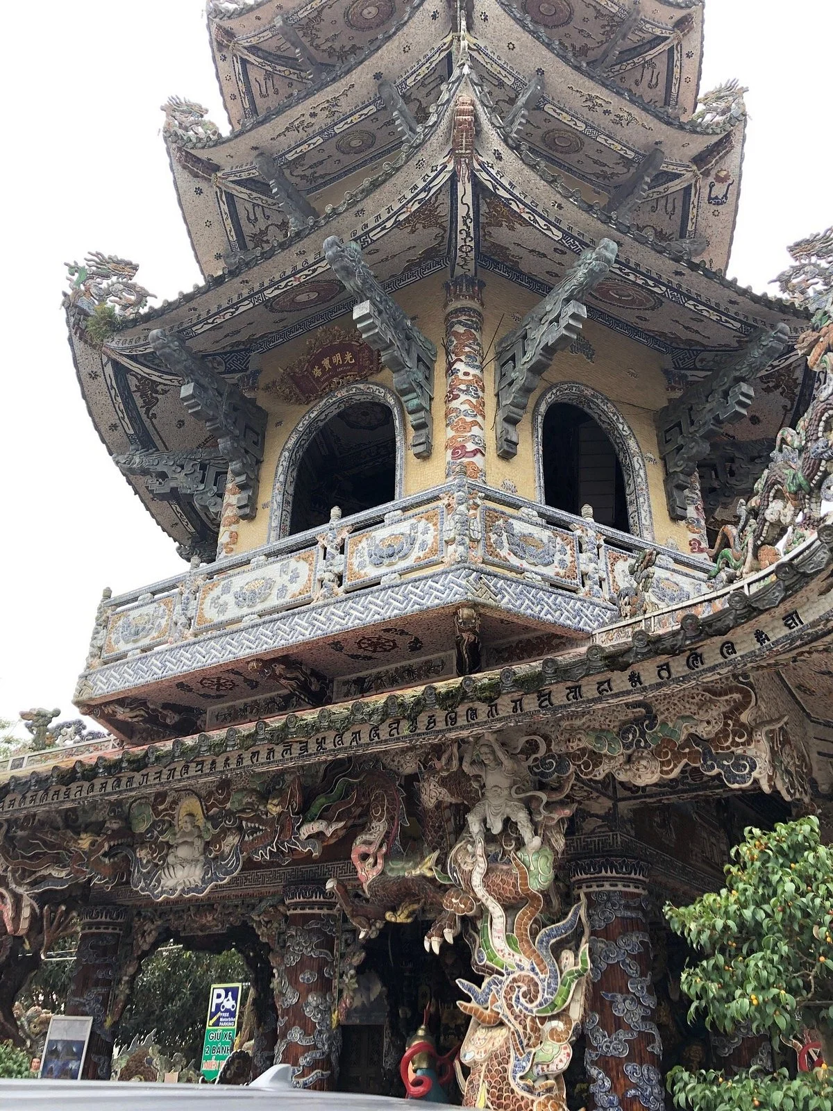 Linh Quang pagoda
