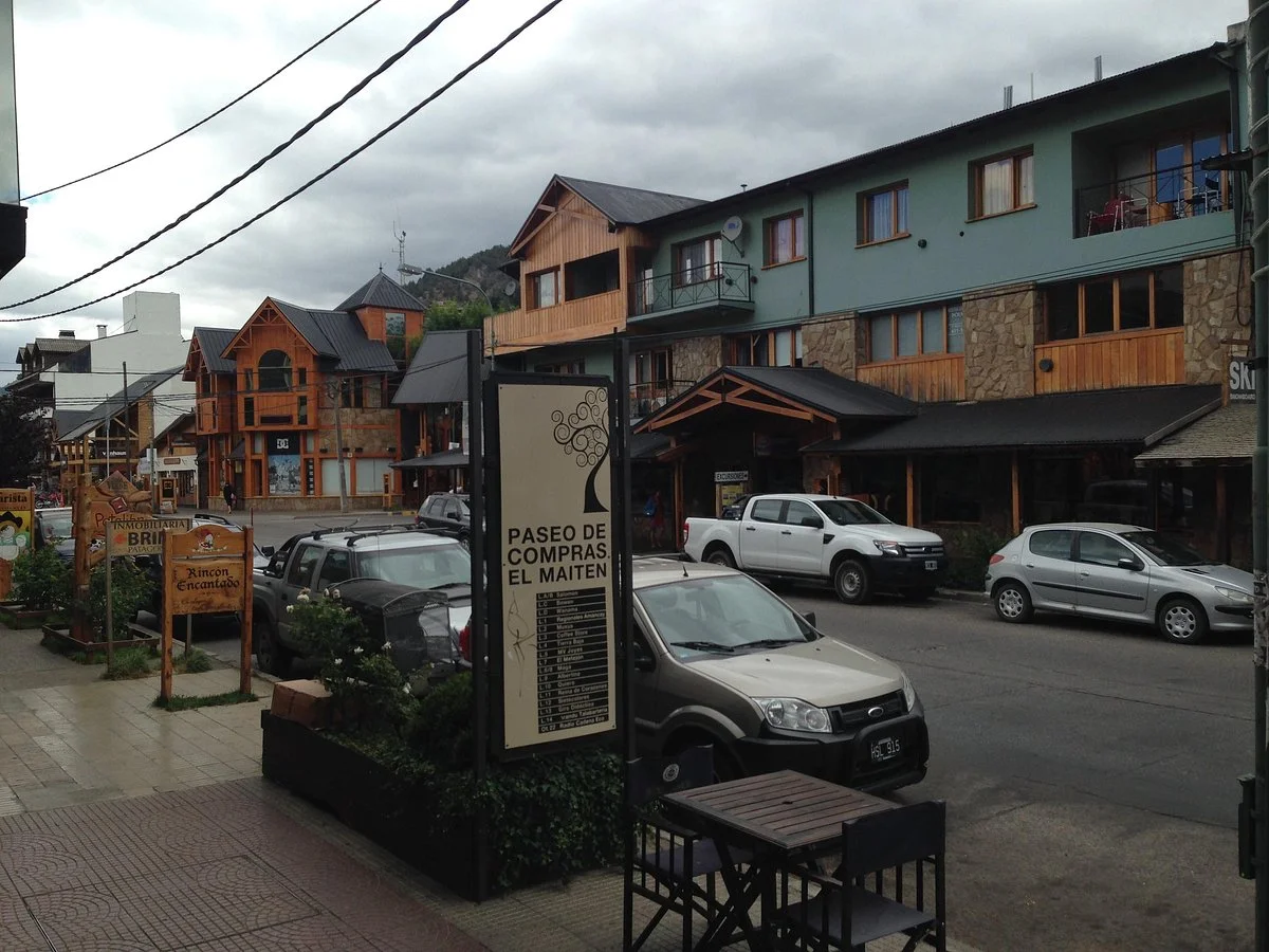 Paseo de Compras Del Maiten