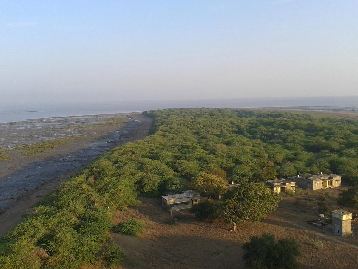 Piram Bet Island