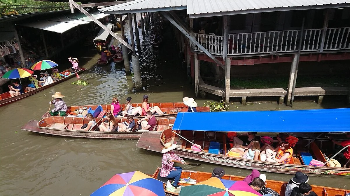 Don Manora Floating Market