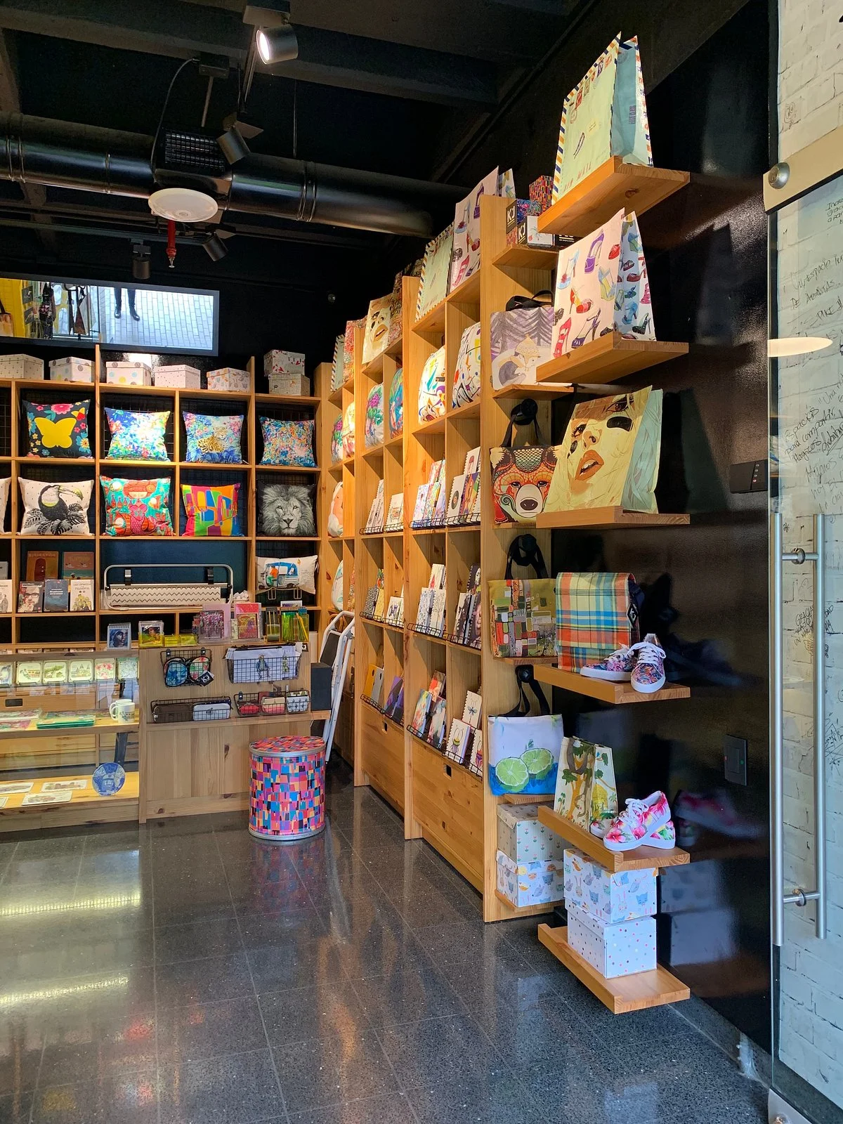 KJ Art shop & Coffee