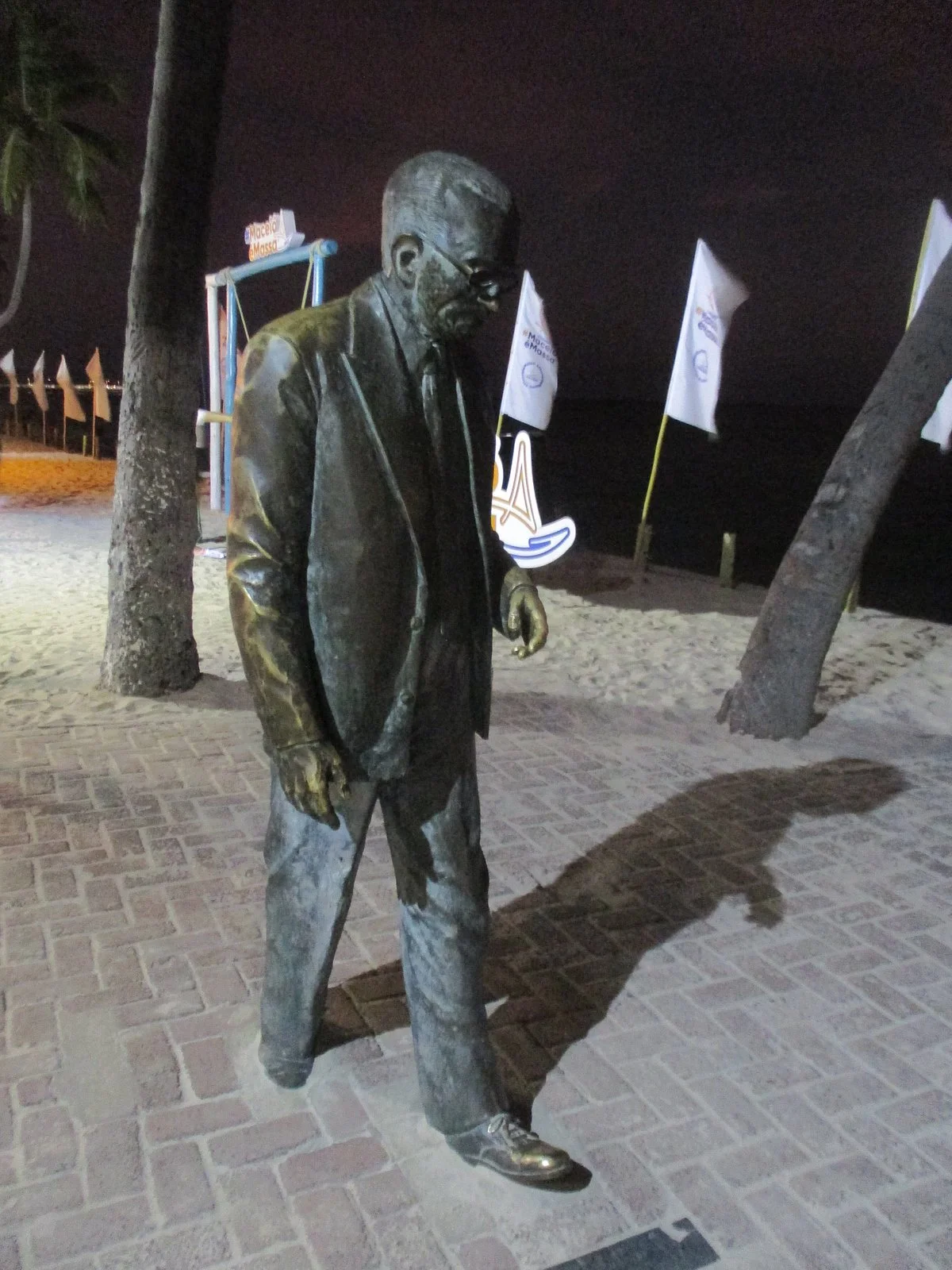 Estátua De Graciliano Ramos