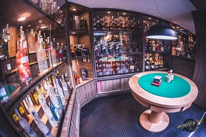 PRIVATE LOUNGE - Whiskeria & Tabacaria