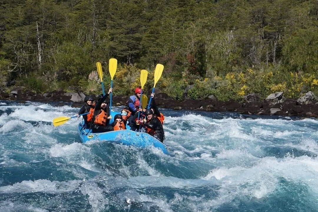 TRABUNCO AVENTURA  RAFTING RIO PETROHUE