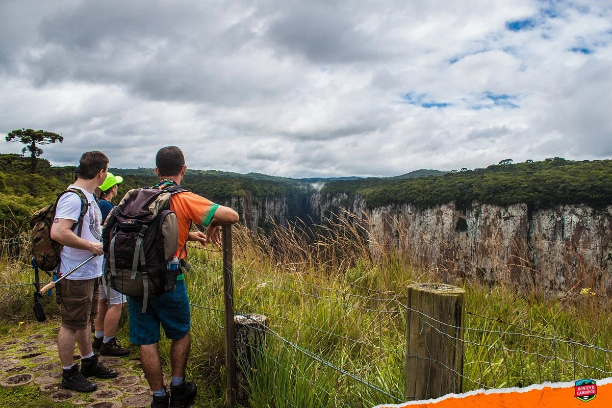 Montes e Caminhos