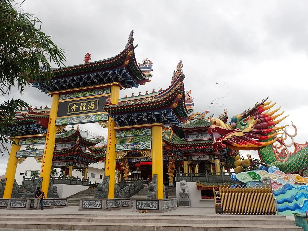Hai Long Si Temple