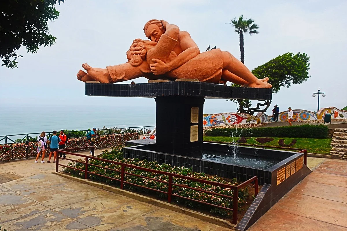 Monumento El Beso