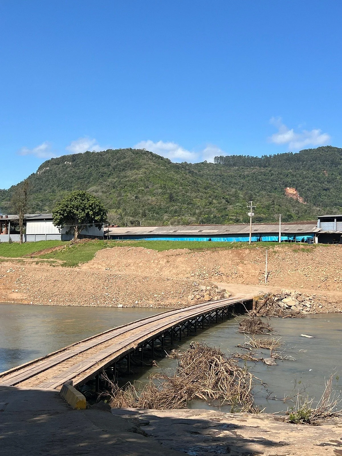 Ponte sobre o Rio Cai