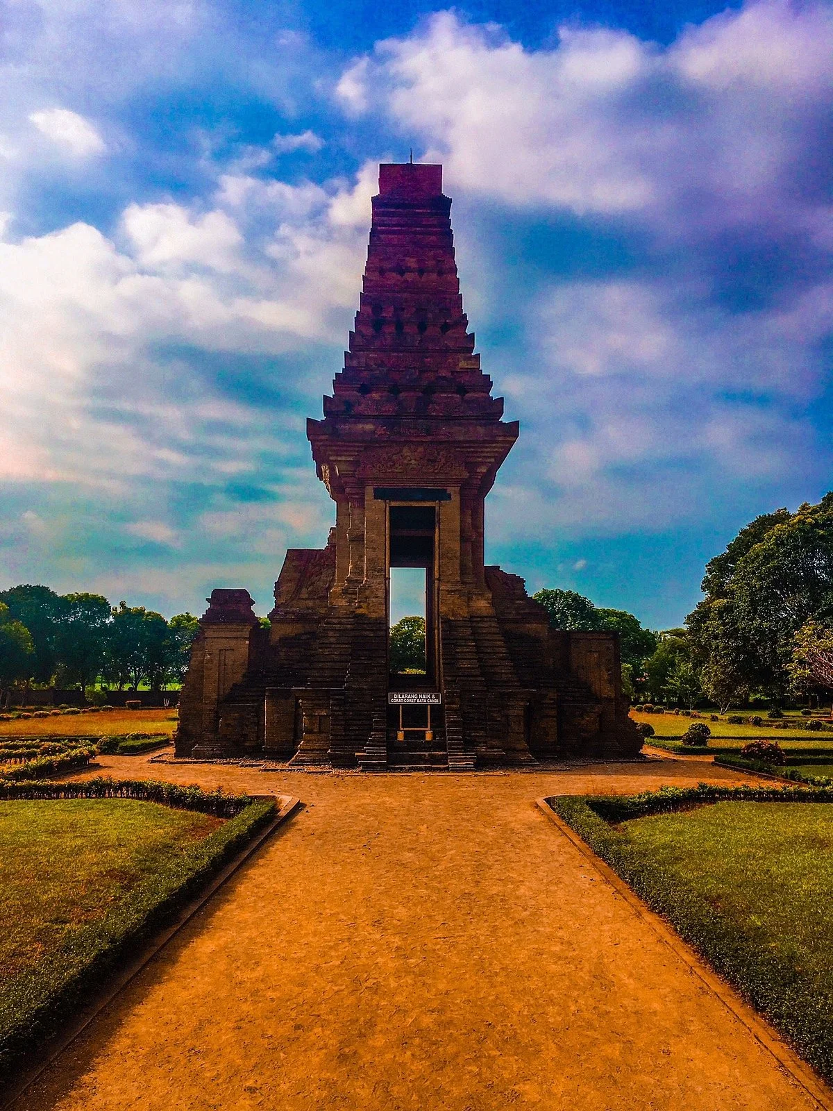 Candi Bajangratu