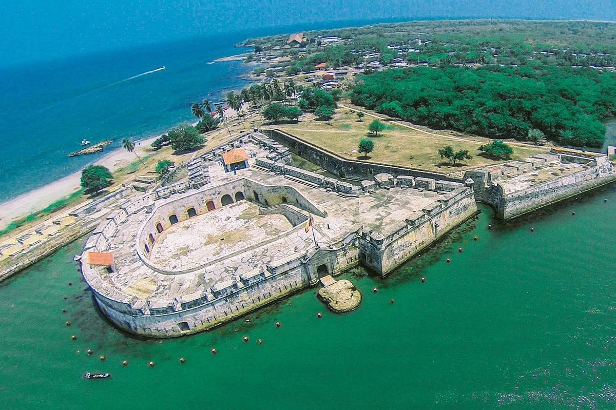 Discover Bocachica - Beach & Fortresses