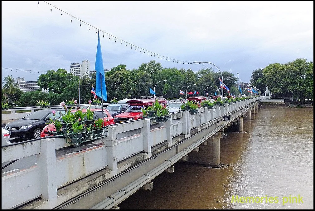 Nawarat Bridge