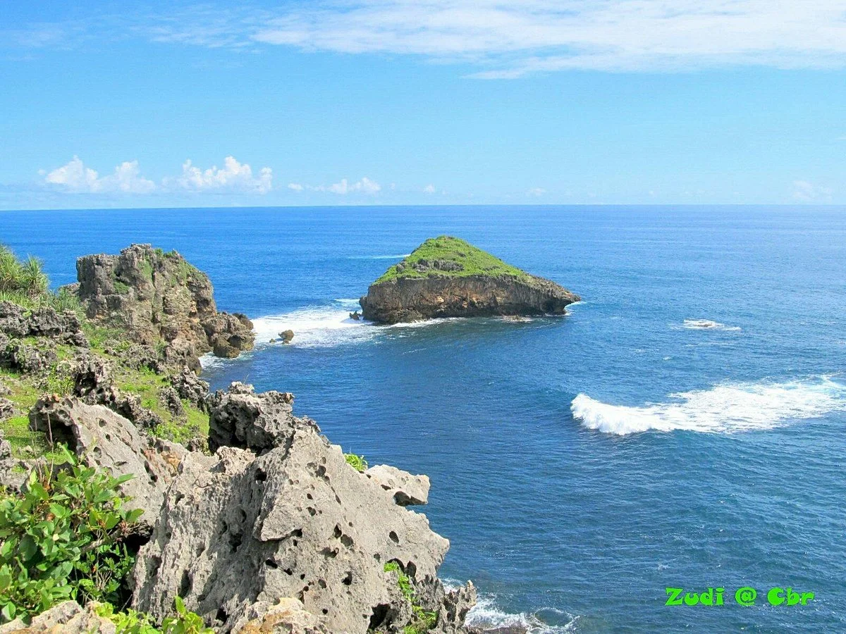 Nglambor Beach