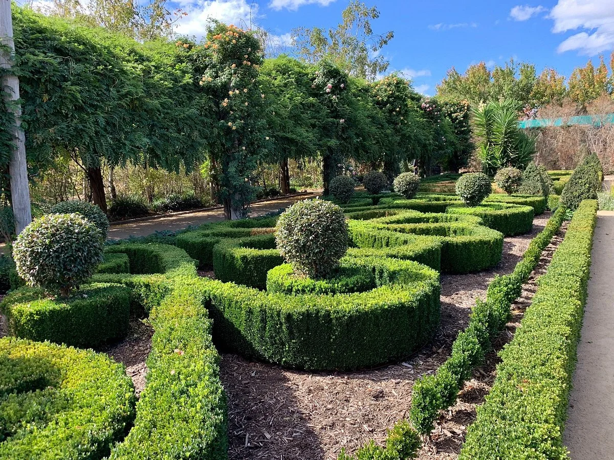 Alowyn Gardens