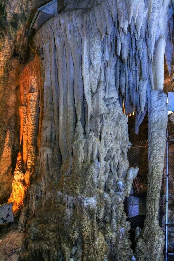Aranui Cave