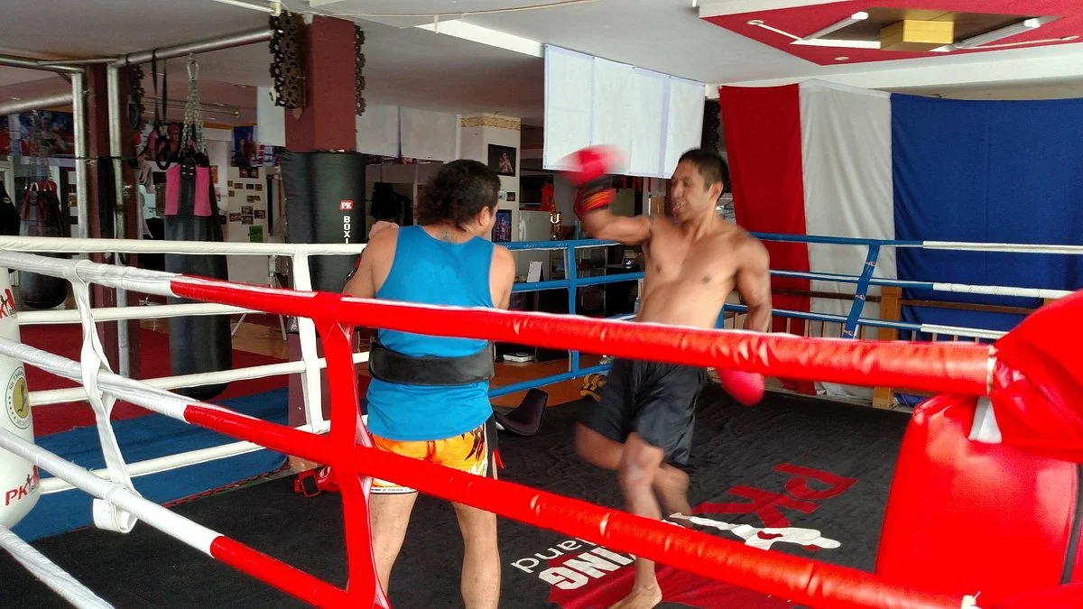 Sit Thaharnaek Muay Thai