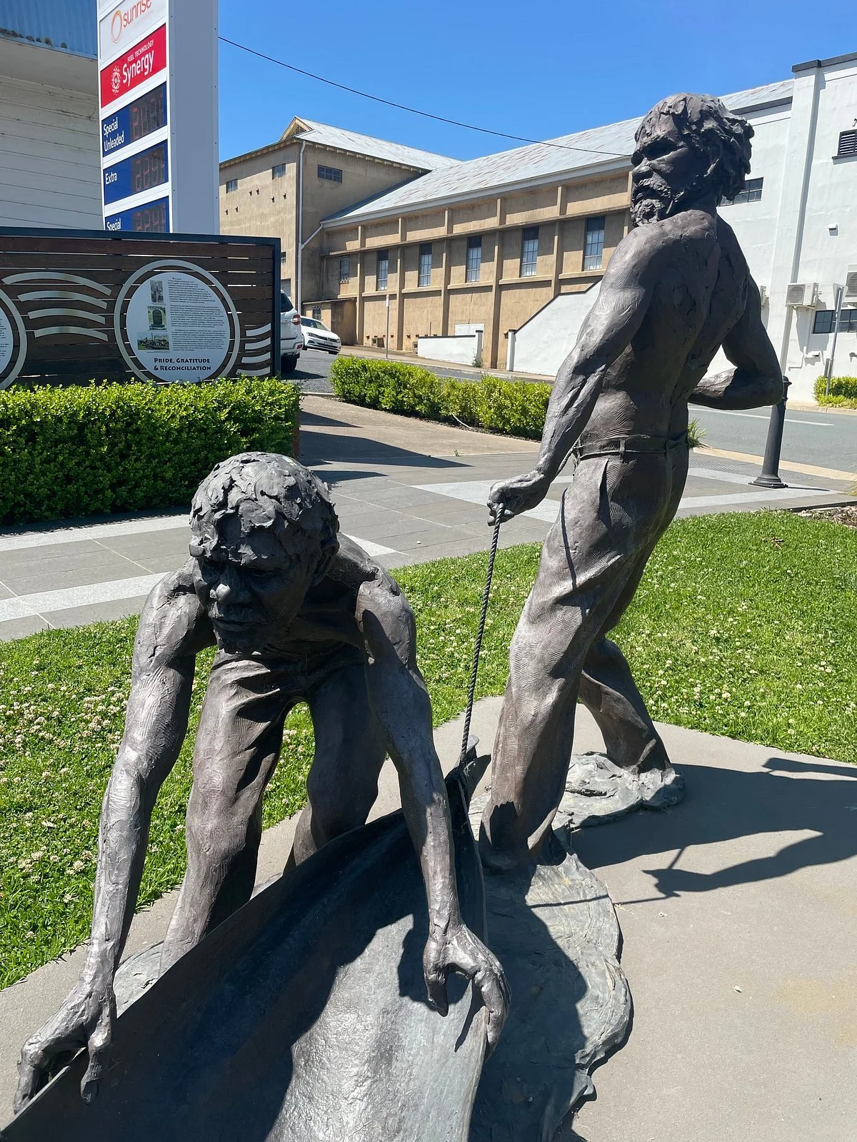 Yarri and Jacky Jacky Sculpture