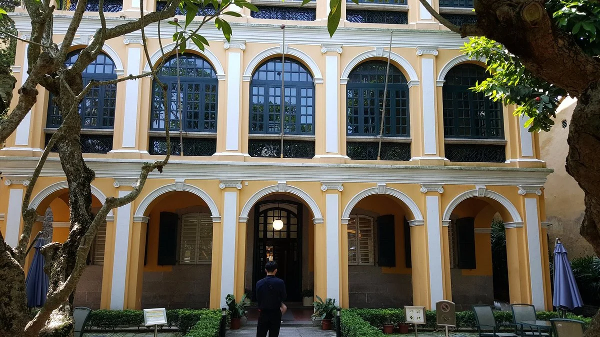 Sir Robert Ho Tung Library