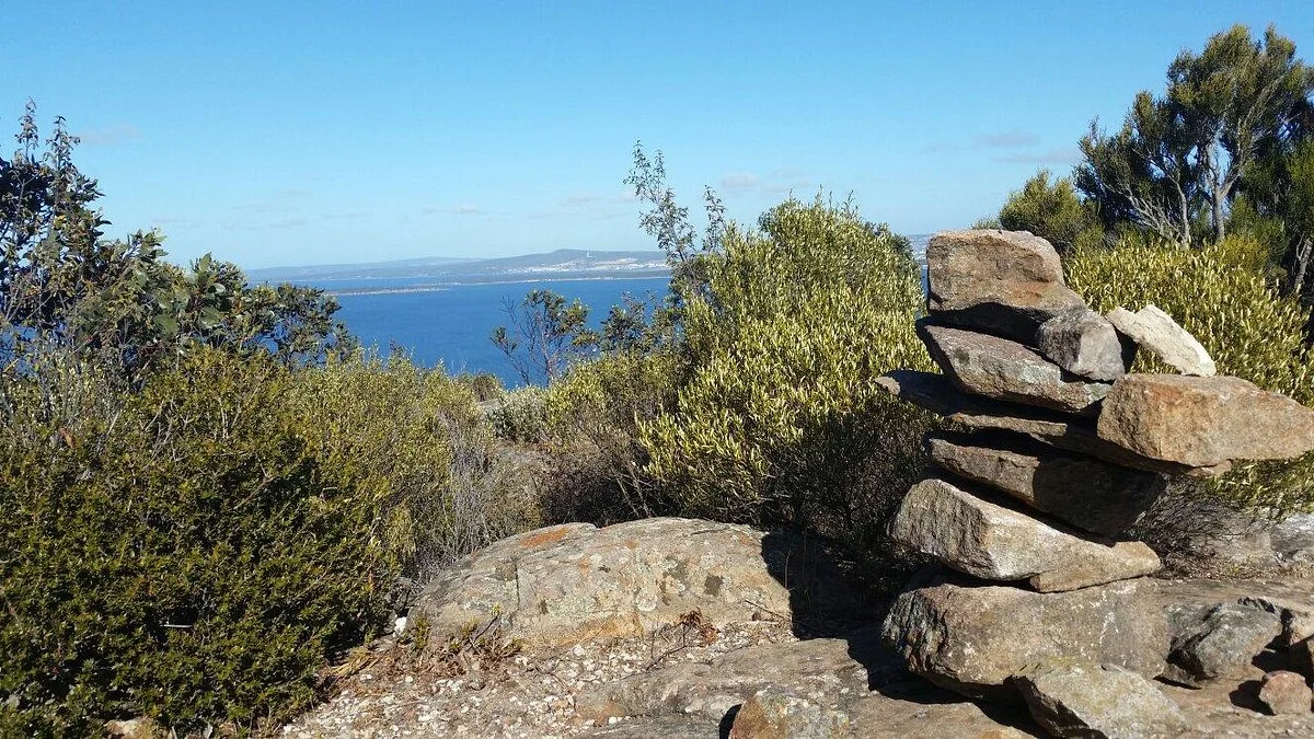 Flinders Monument