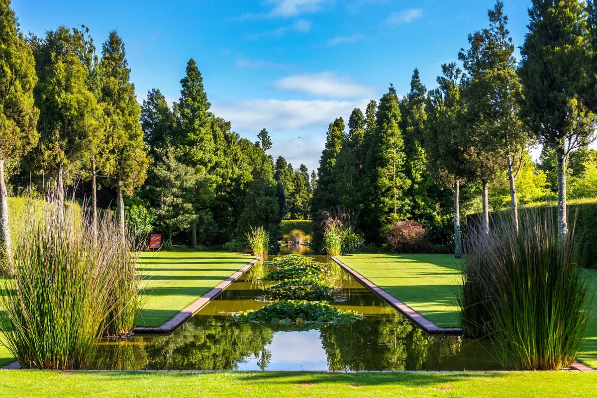 Broadfield Garden