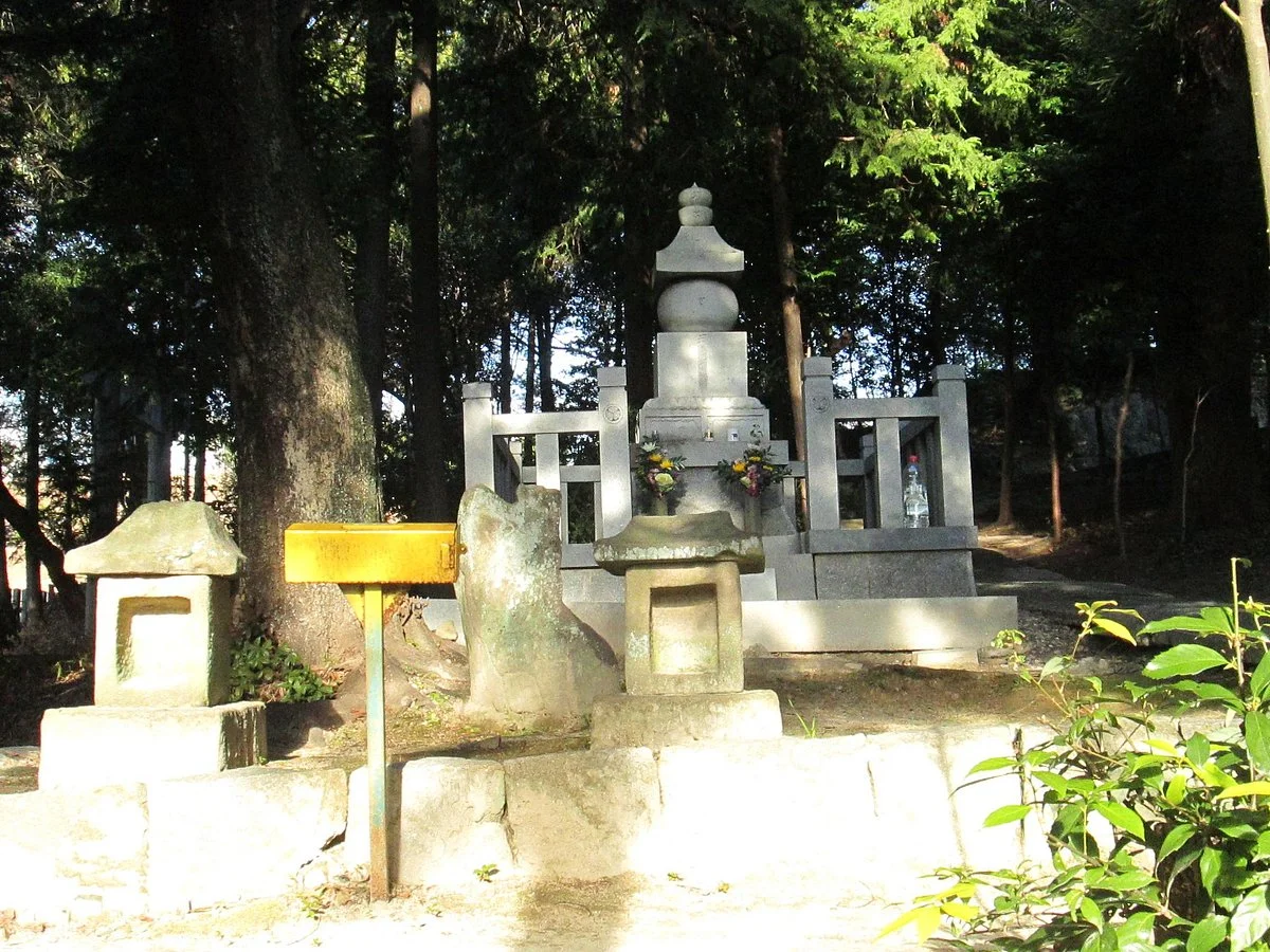 Tsukiyamagozen's Grave