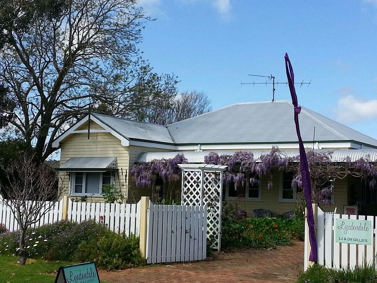 Lyndendale Gallery: Art and Antiques